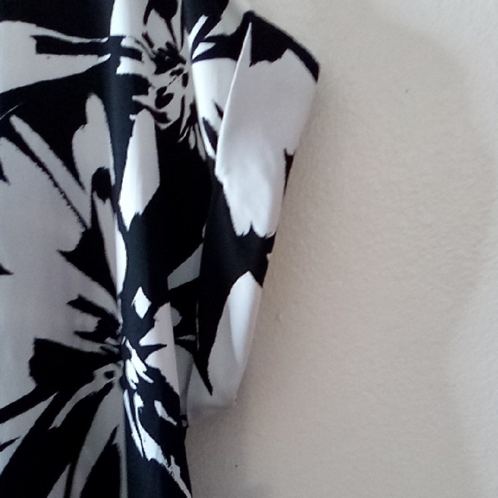 Nine West Black and White Floral Short Sleeve Blouse - Picture 3 of 6